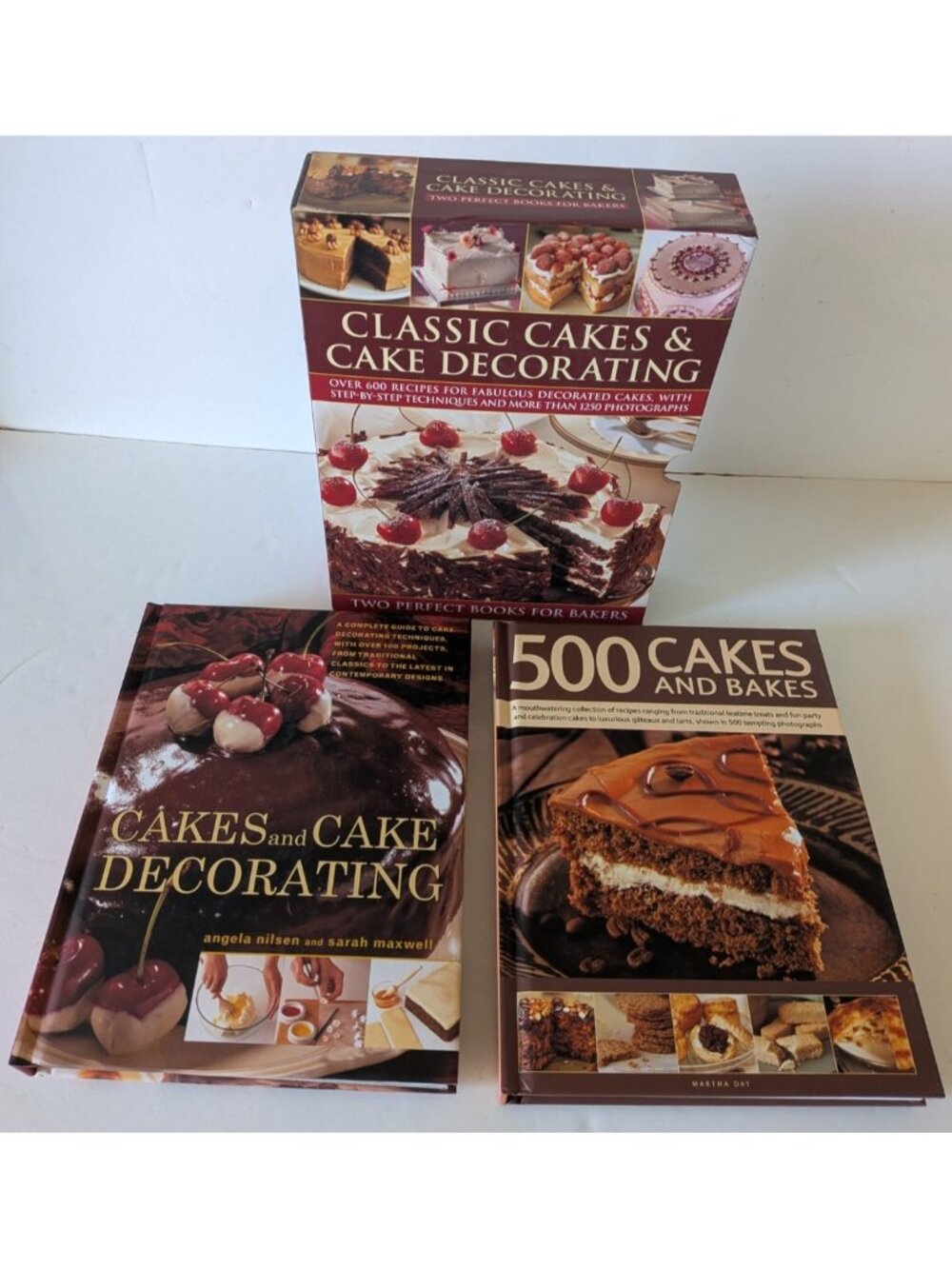 Boxed Set Of 2 Books Classic Cakes & Cake Decorating Hardcover Hermes House